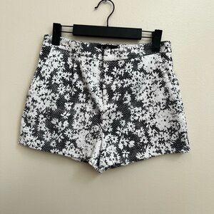 Sam Edelman women’s navy and white floral shorts size 4